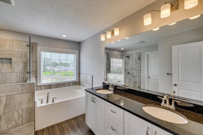 Building Photo - 445 Longmeadow Dr