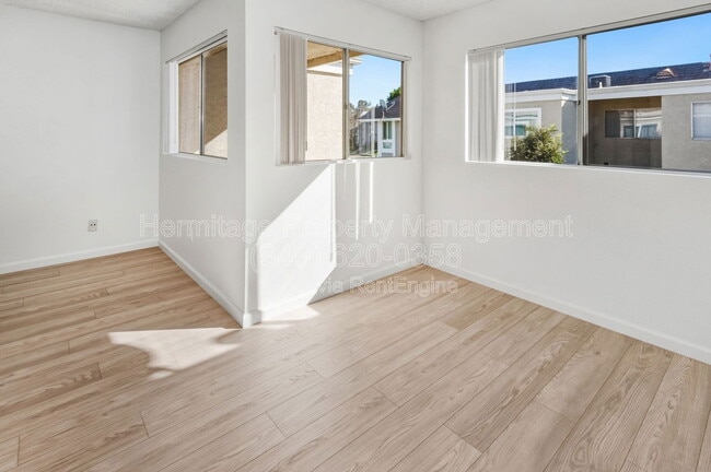 Building Photo - 35 Kazan St