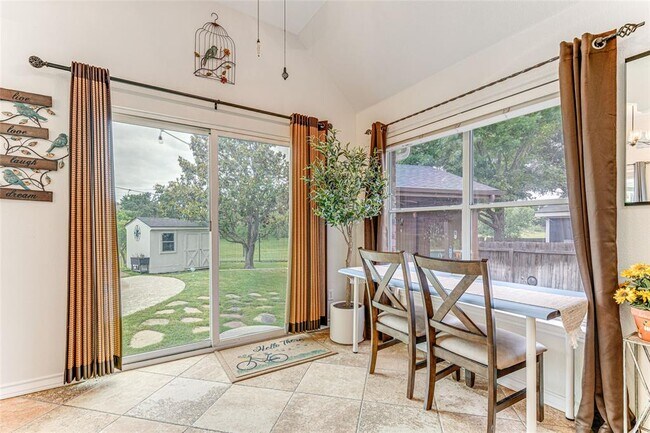 Building Photo - 1209 Lacey Oak Loop