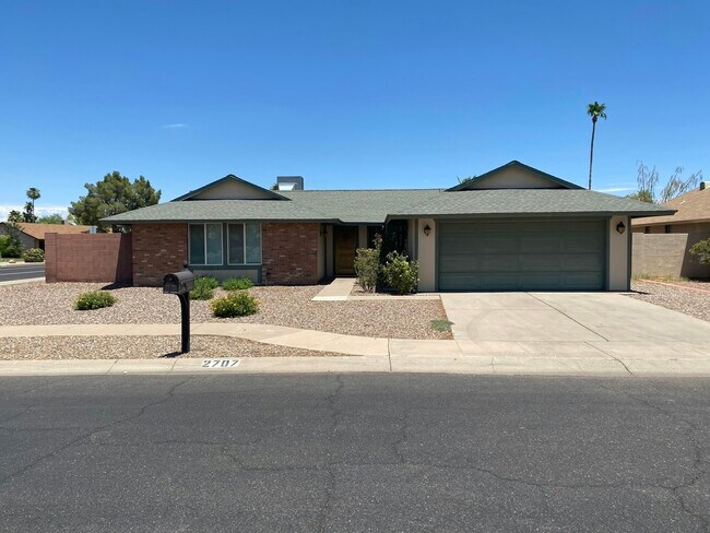 Primary Photo - 2707 S Flint Cir