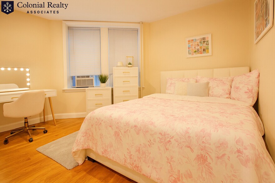 Building Photo - 64 Egmont St