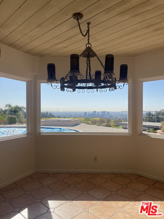 Building Photo - 10723 Stradella Ct