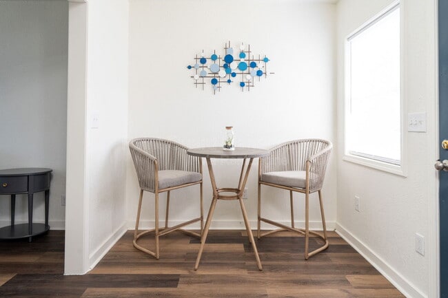 Building Photo - 859 S Beverly St