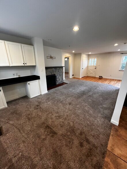 Building Photo - 137 Wrenwood Ln