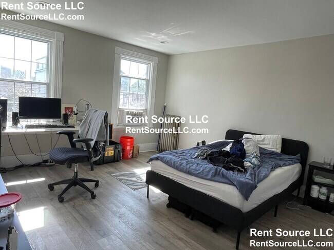 Building Photo - 73 Thorndike St
