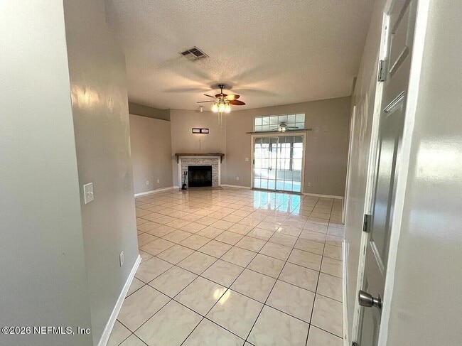 Building Photo - 913 Mackinaw Trail