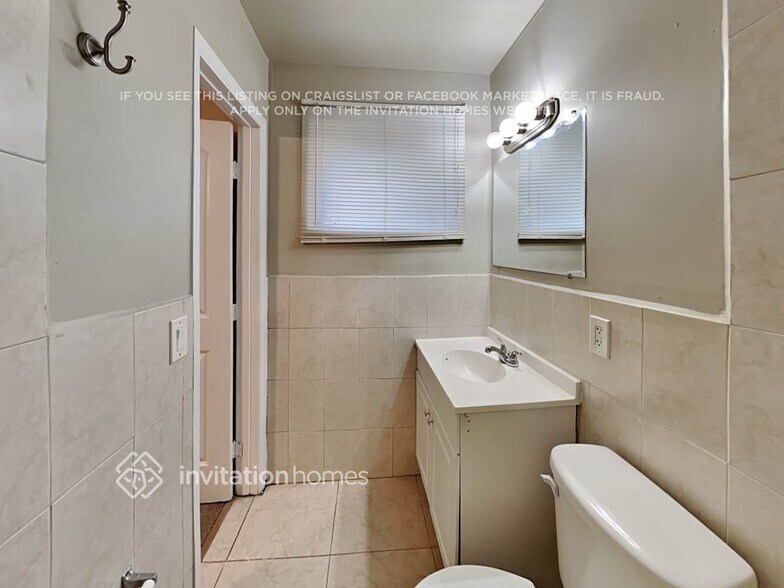 Building Photo - 2021 SW 64th Ave