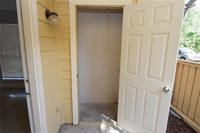 Building Photo - 8649 Fancy Finch Dr