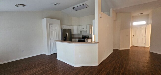 Building Photo - 1530 SW 19th Ave