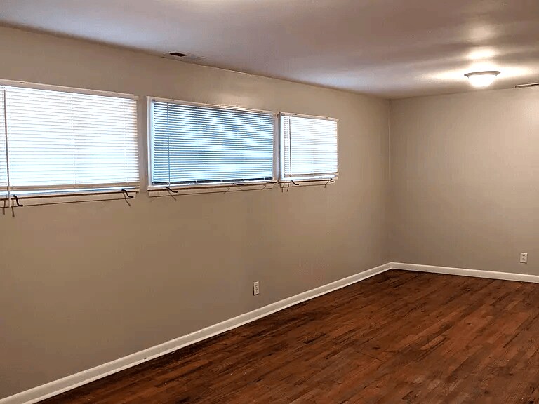 Building Photo - 3706 Lakewood Dr NW