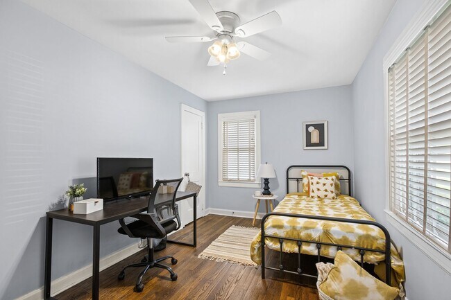 Building Photo - 317 Crafton St