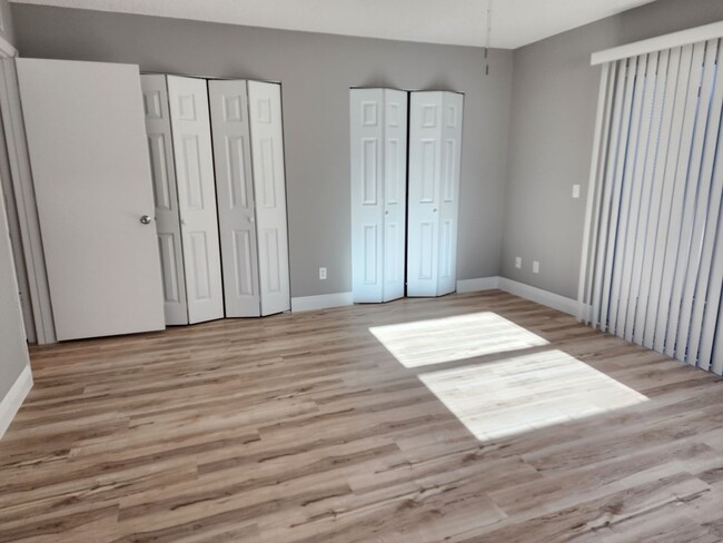 Building Photo - Magnificent 1 bedroom, 1.5 bathroom condo ...