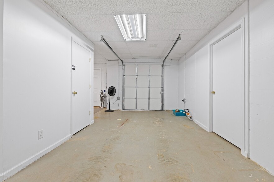 Building Photo - 3010 Eaker Dr