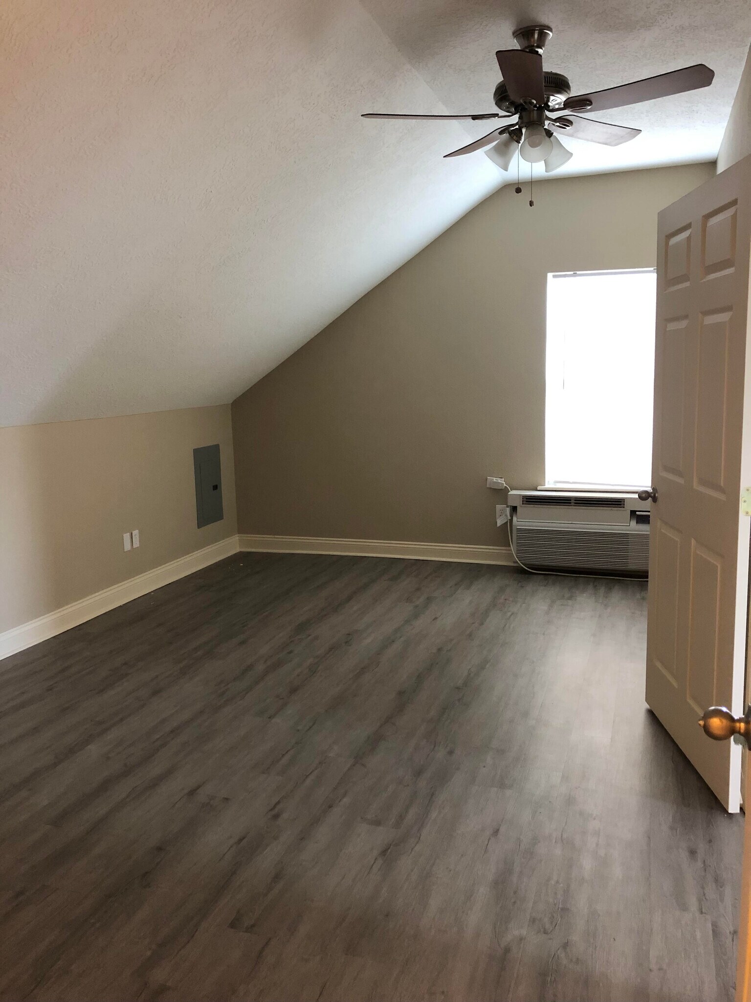 Building Photo - 4449 Brown St