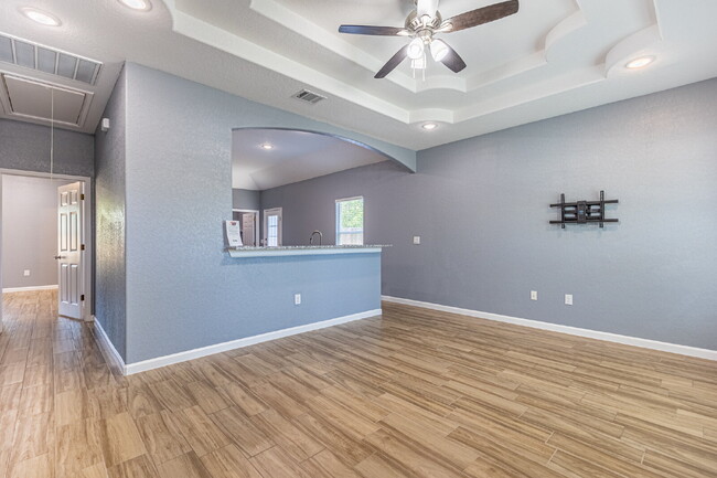 Building Photo - 479 Corliss