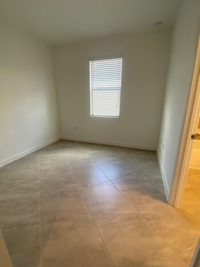 Building Photo - 4 bedroom 3 bathroom home in Timber Creek