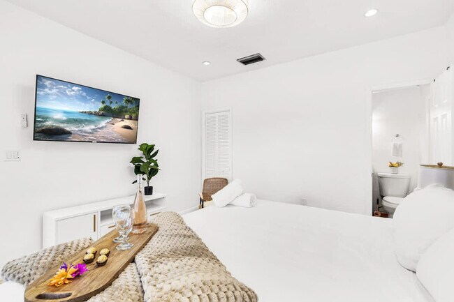 Building Photo - 19720 NE 26th Ave