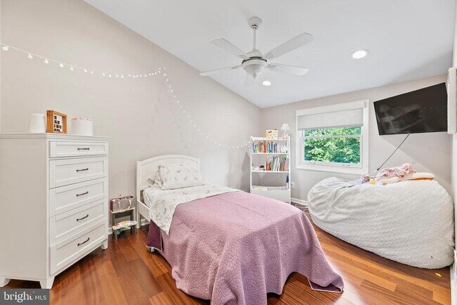 Building Photo - 1621 Clearview Ave