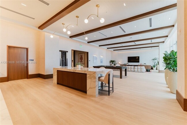 Building Photo - 2411 Laguna Cir