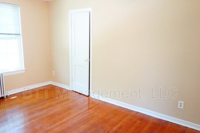 Building Photo - 8400 Greenwood Ave