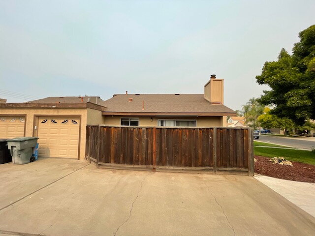 Building Photo - Open House! Friday 8/7/26 at 4:30-5:30 2 Bedroom Townhouse Available NOW!