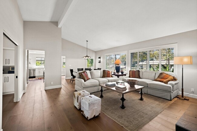 Building Photo - 118 Coronada Cir