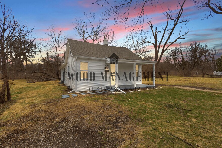 Building Photo - This beautifully updated 3-bedroom, 1-bath single-family home is ready for move-in!