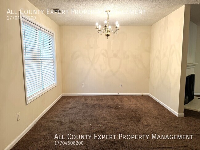 Building Photo - 7066 Ravenwood Ln