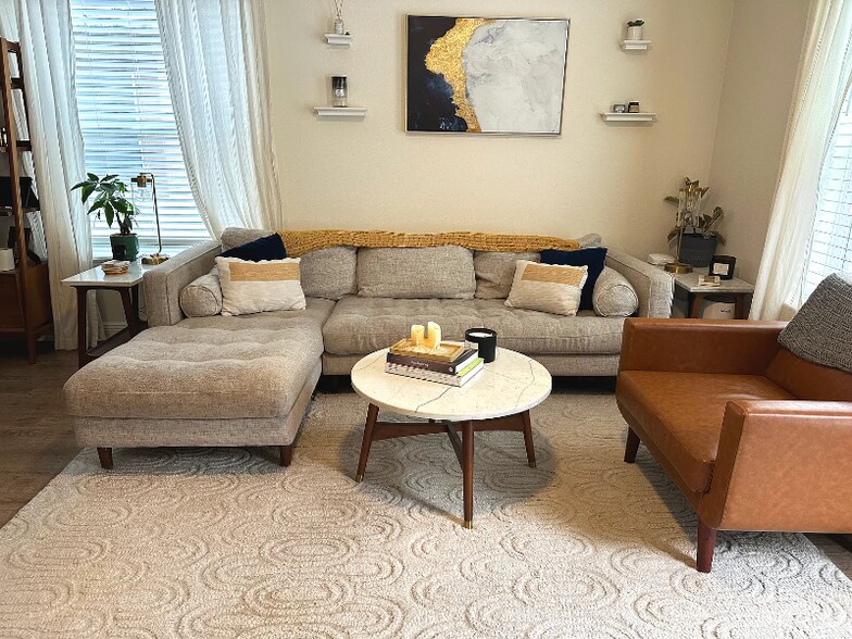 Building Photo - 1736 W Walnut St