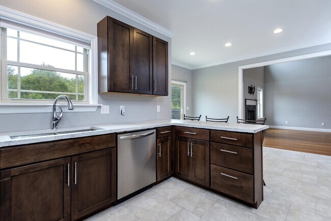 Building Photo - 514 Sapphire Dr