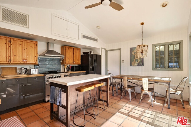 Building Photo - 913 Fernwood Pacific Dr