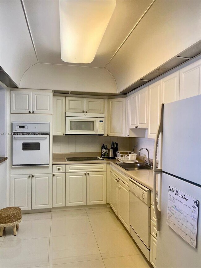 Building Photo - 19390 Collins Ave