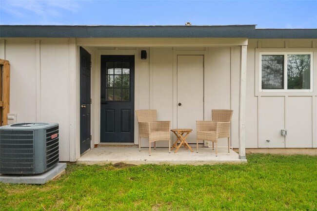 Building Photo - 4904 Hawk Cove