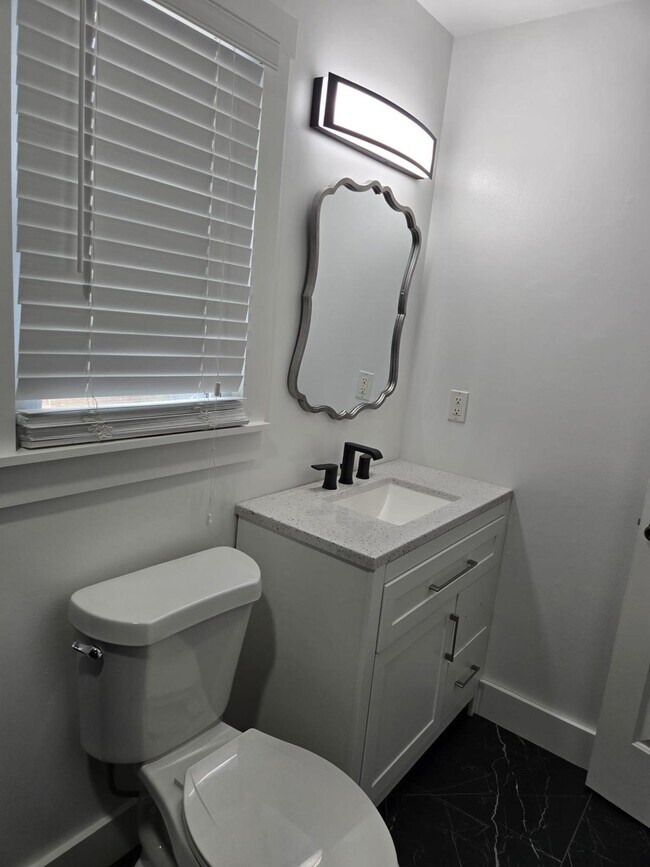 Building Photo - 965 Bass Ct N W
