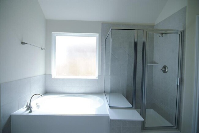 Building Photo - 30111 Twisting Springs Dr