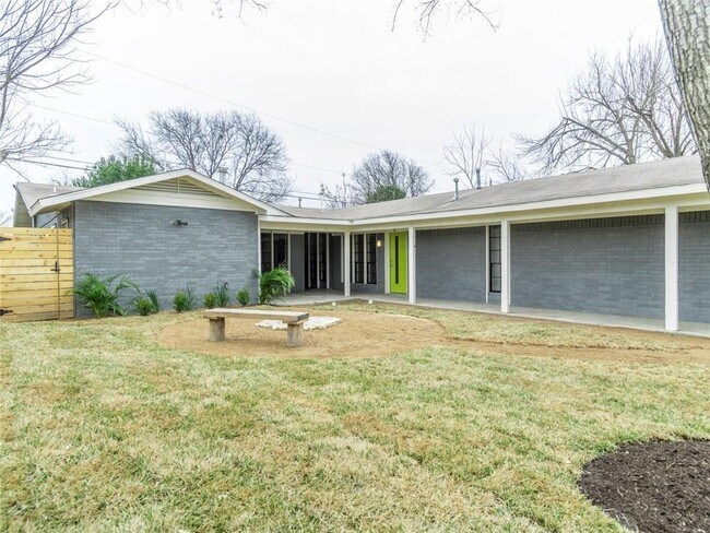 Primary Photo - 1010 N Meadows Dr