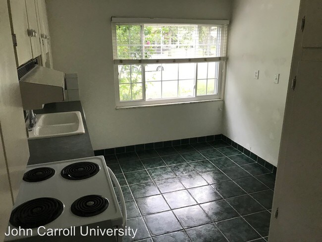 Building Photo - 3 br, 2.5 bath House - 2592 S. BELVOIR 2592