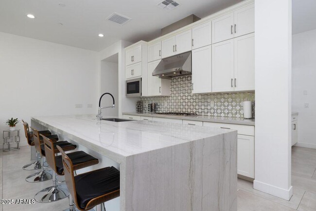 Building Photo - 7347 E Vista Bonita Dr