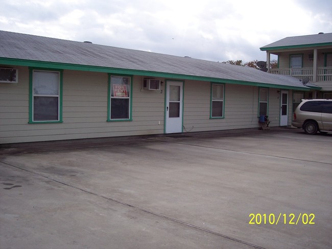 Primary Photo - Creekside Apartments