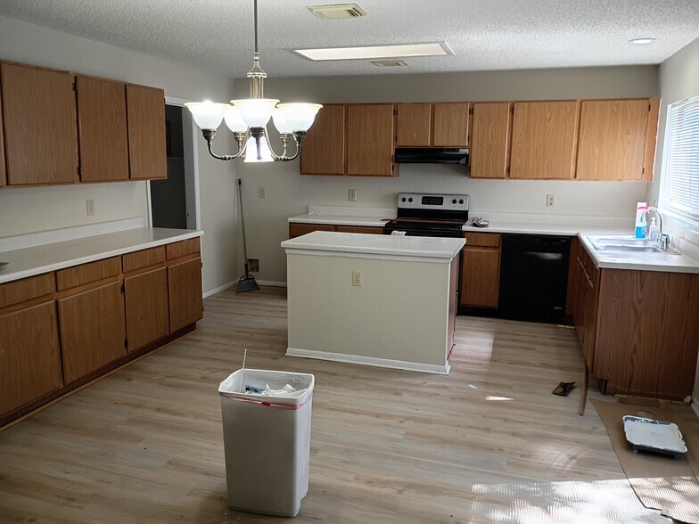 Building Photo - 9202 Roquefort