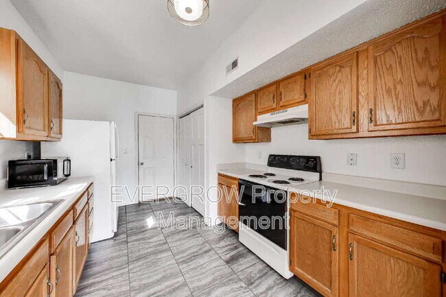 Building Photo - 7139 Kimble Dr