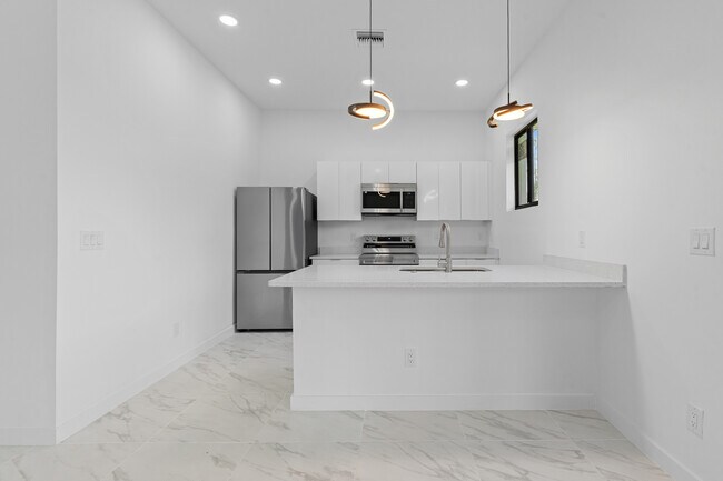 Building Photo - 710 Eisenhower Blvd