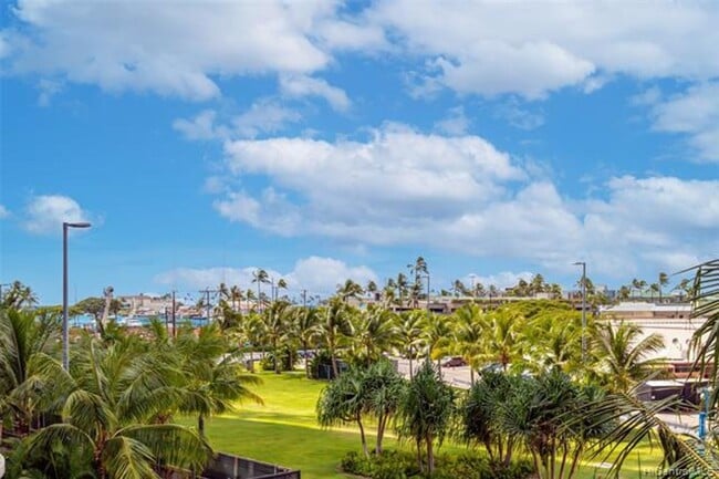 Building Photo - Luxury Studio. Furnished.  Kakaako.