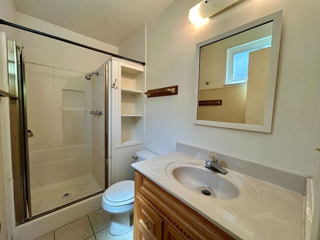 Building Photo - Spacious 3-Bedroom Home in Southtown Vacav...