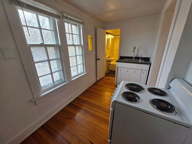 Building Photo - 1715 Marshall St