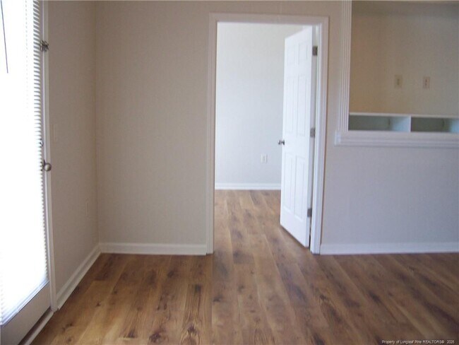 Building Photo - 616 Marshtree Ln