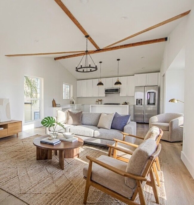 Building Photo - Luxury Living with Massive Private Yard in Downtown Burbank!