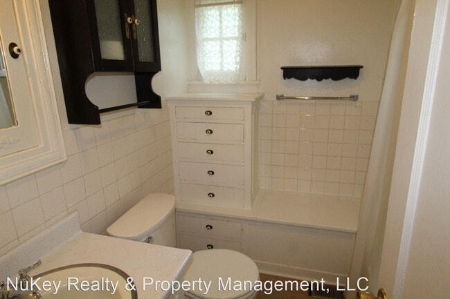 Building Photo - 2 br, 1 bath House - 2011 W. York Ave.