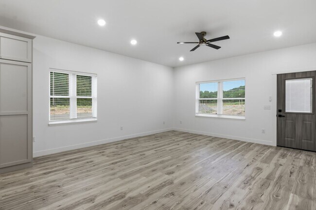 Building Photo - 1717 Whitetail Way