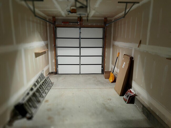 Building Photo - 104 Seminole Dr